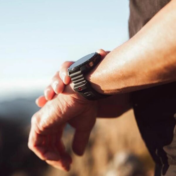 שעון GPS חכם שחור דגם Grit X2 להרפתקנים ולספורטאים מבית Polar