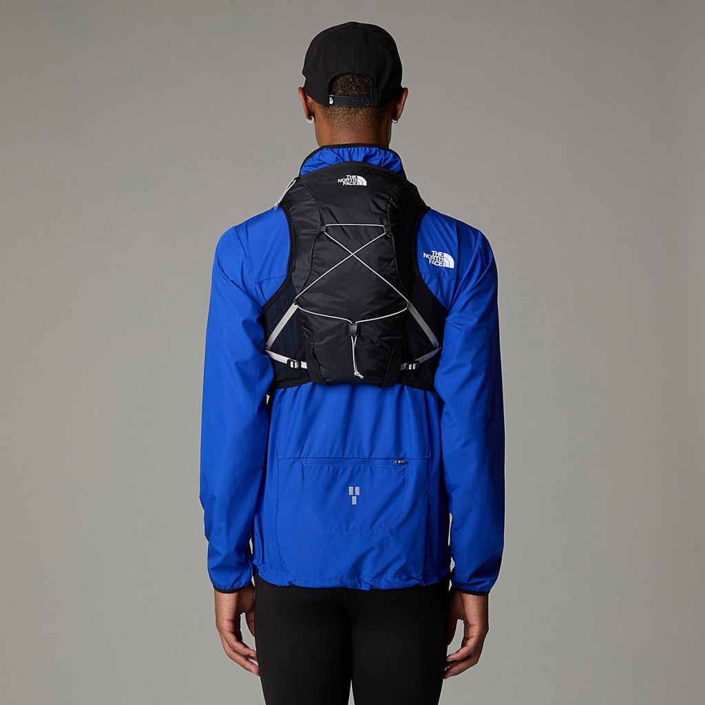 וסט ריצה Sunriser 8L שחור-לבן The North Face – תמונה 4