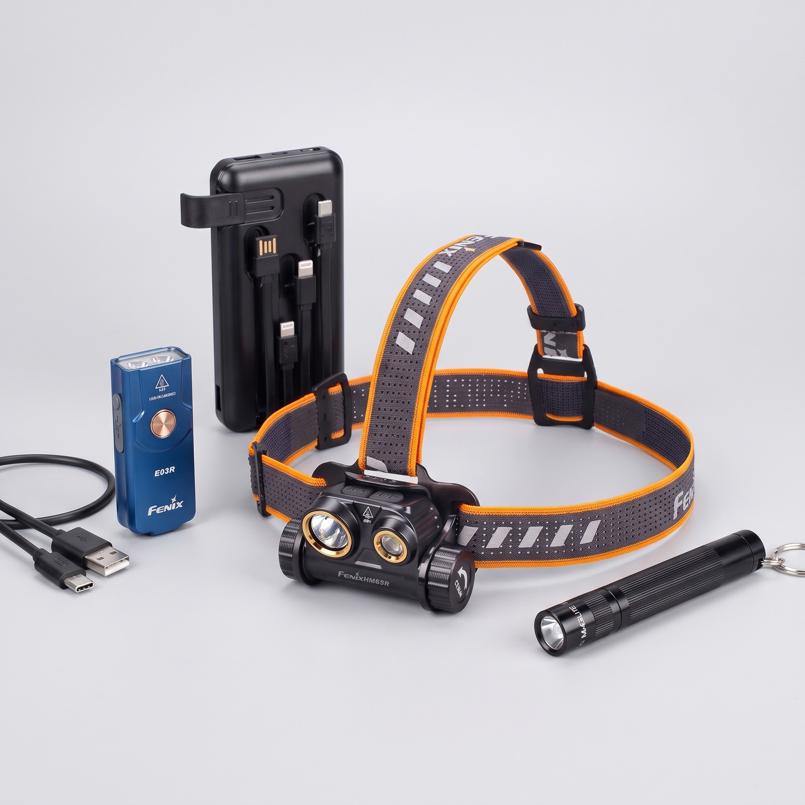 ערכת פנסים ותאורה לשטח — Fenix HM65R, פנס כיס וסוללת גיבוי